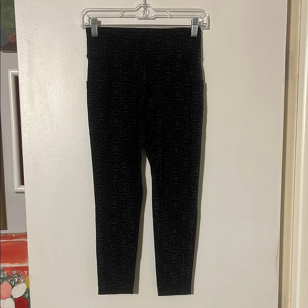 Lucy power max black/grey geometric pattern leggings with small inside pocket